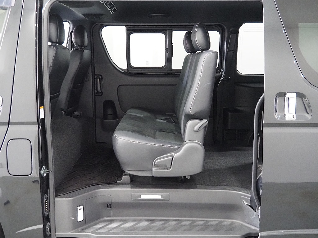 トヨタ ハイエースバン(14枚目)