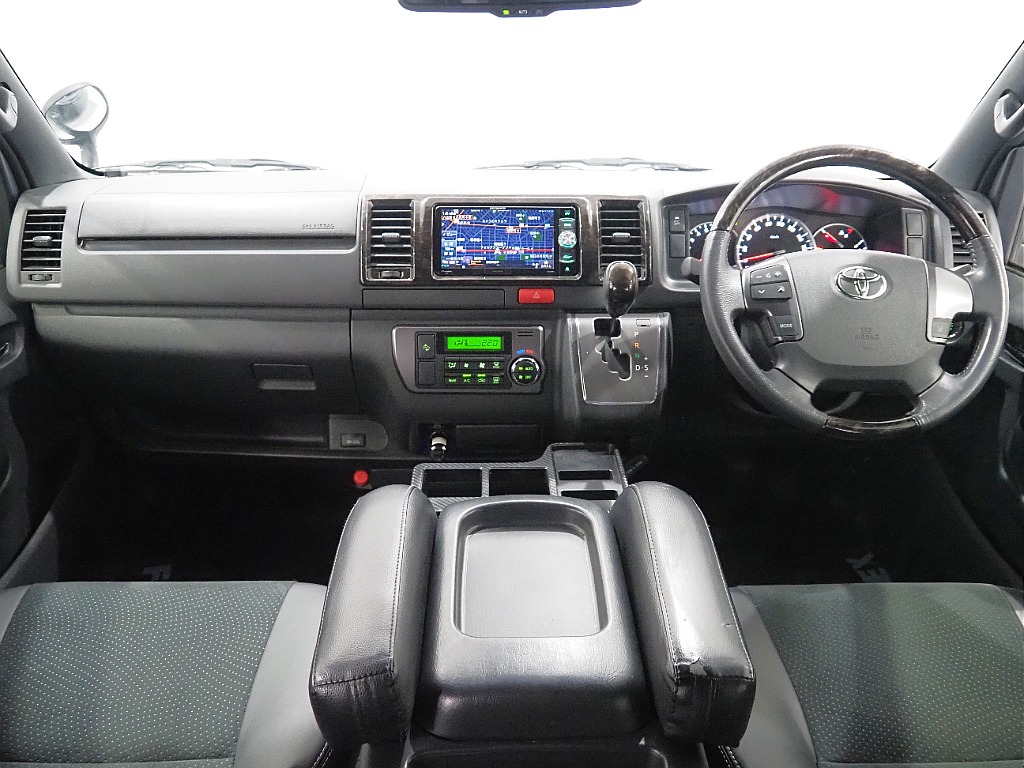 トヨタ ハイエースバン(9枚目)