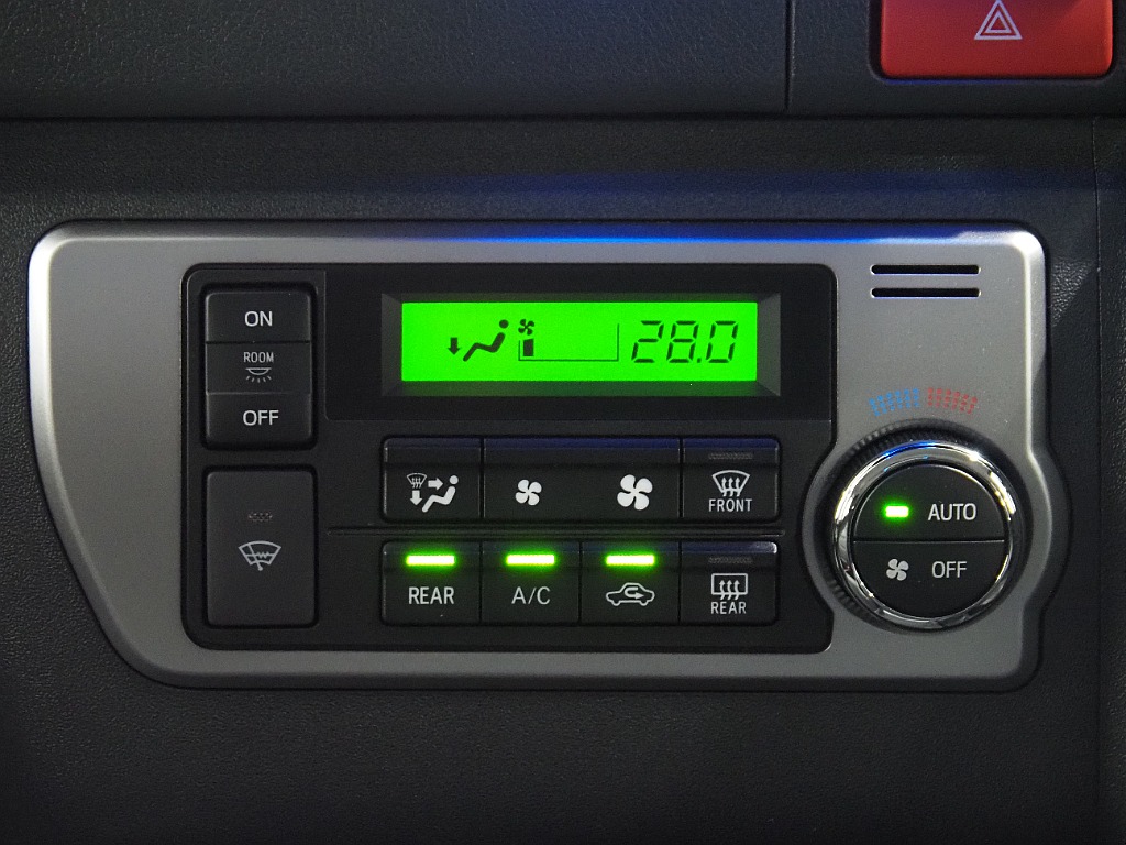 【新車/ワゴンGL/4WD/フルフラットアレンジNEWAS】脱着可能なテーブルにフローリング施工♪【全国納車可能】