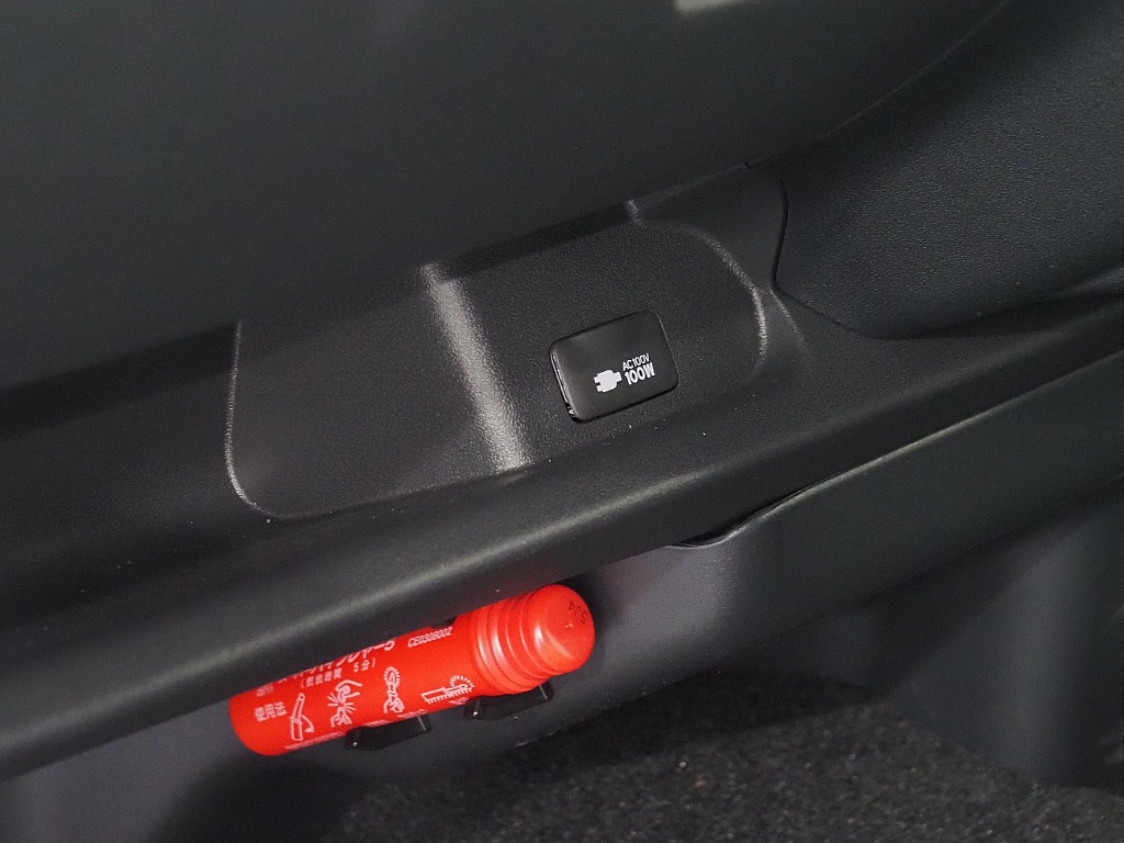 【新車/ワゴンGL/4WD/フルフラットアレンジNEWAS】脱着可能なテーブルにフローリング施工♪【全国納車可能】