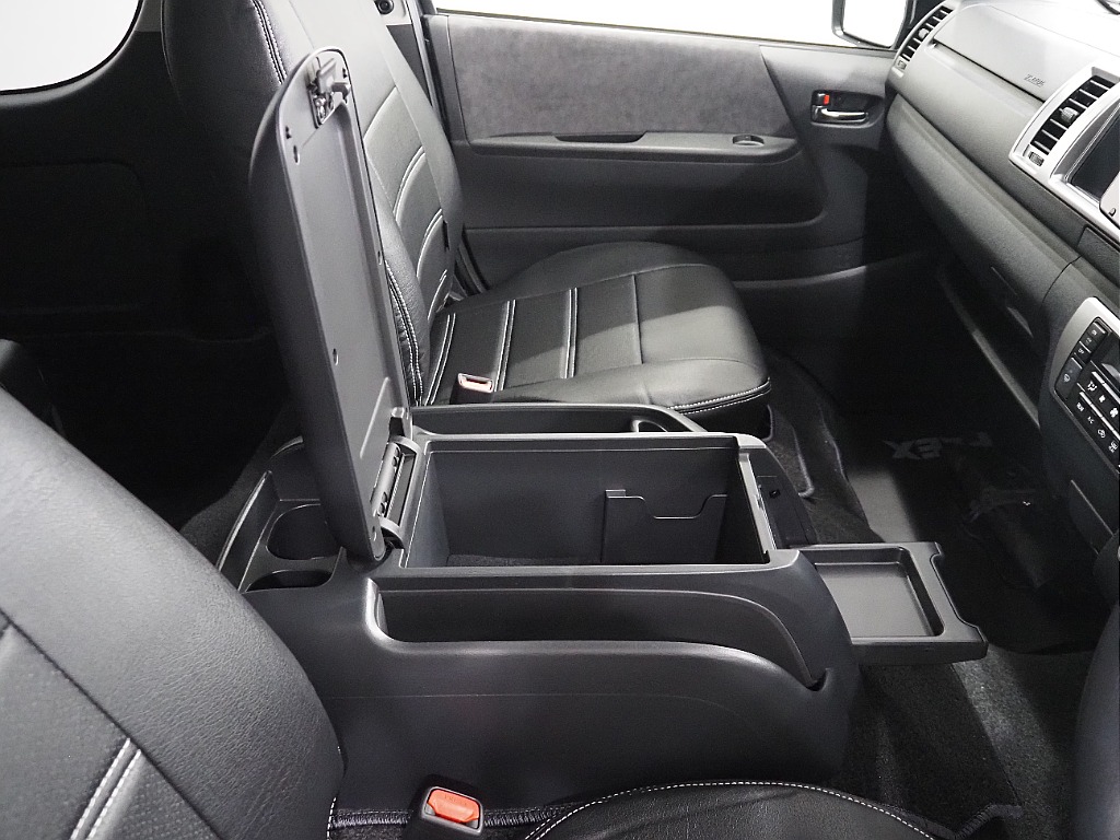 【新車/ワゴンGL/4WD/フルフラットアレンジNEWAS】脱着可能なテーブルにフローリング施工♪【全国納車可能】