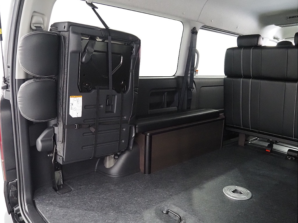 【新車/ワゴンGL/4WD/フルフラットアレンジNEWAS】脱着可能なテーブルにフローリング施工♪【全国納車可能】