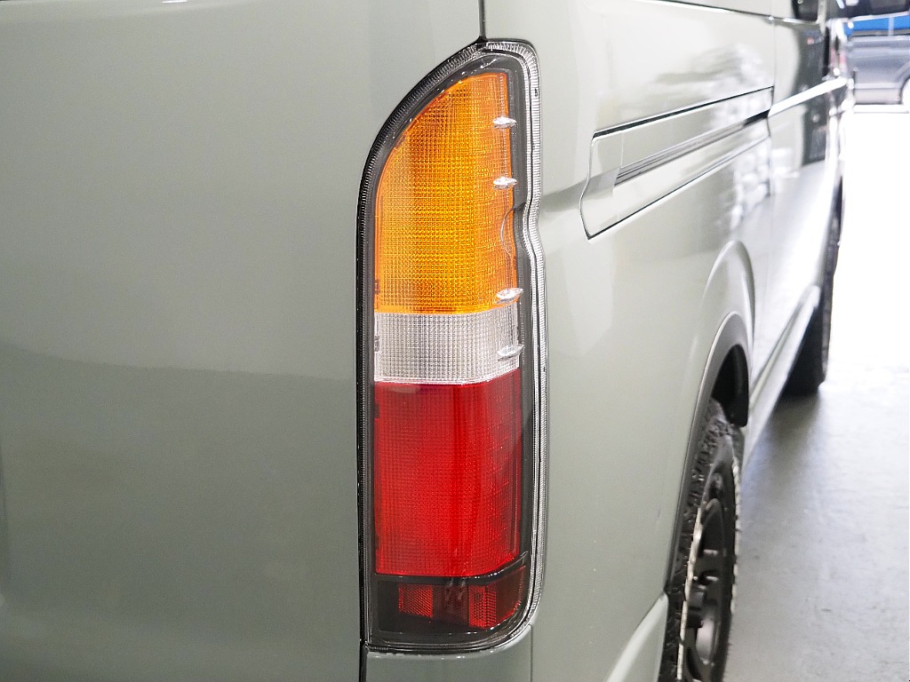【Renoca　CoastLines/R6年式/ハイエースバン/ガソリン2WD】大人気角目4灯をLEDにて贅沢インストール♪【全国納車可能】