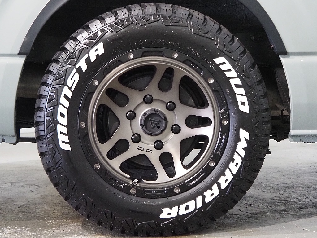 【Renoca　CoastLines/R6年式/ハイエースバン/ガソリン2WD】大人気角目4灯をLEDにて贅沢インストール♪【全国納車可能】