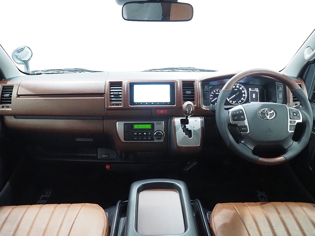 【Renoca　CoastLines/R6年式/ハイエースバン/ガソリン2WD】大人気角目4灯をLEDにて贅沢インストール♪【全国納車可能】