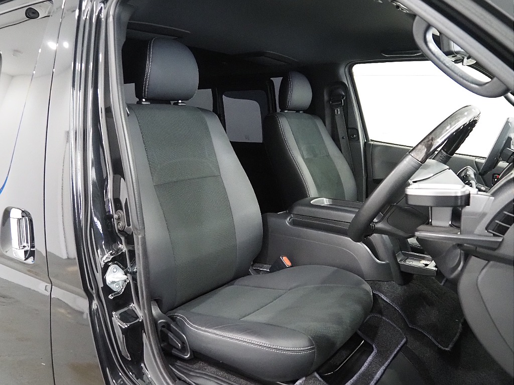 【Ｒ3年式/ハイエースバン/ディーゼル4ＷＤ/両側小窓付き】新品ホイール＆タイヤ付♪【全国納車可能】