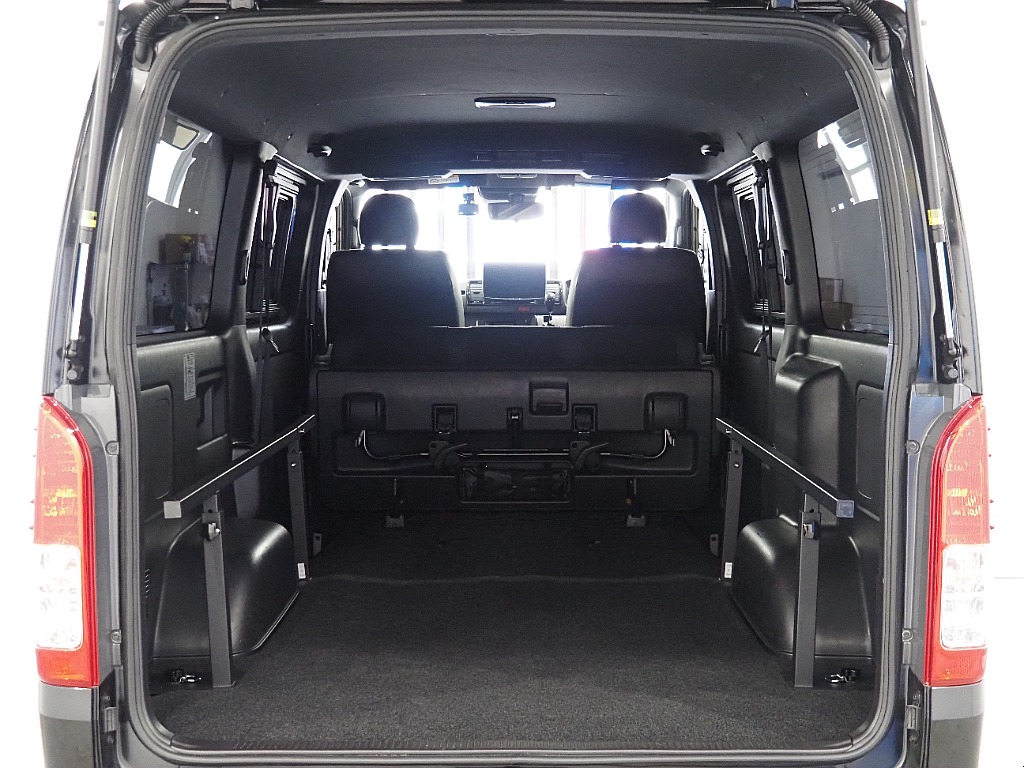 【Ｒ3年式/ハイエースバン/ディーゼル4ＷＤ/両側小窓付き】新品ホイール＆タイヤ付♪【全国納車可能】