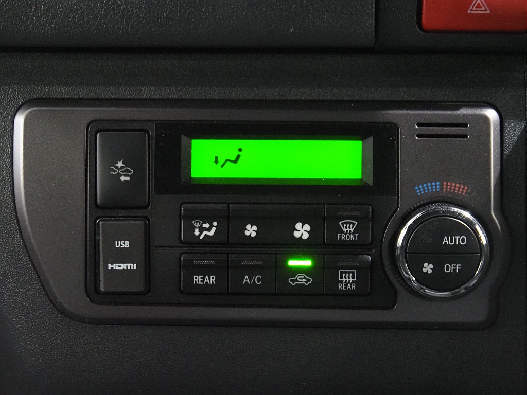 【Ｒ3年式/ハイエースバン/ディーゼル4ＷＤ/両側小窓付き】新品ホイール＆タイヤ付♪【全国納車可能】