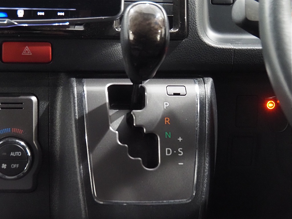 【Ｒ3年式/ハイエースバン/ディーゼル4ＷＤ/両側小窓付き】新品ホイール＆タイヤ付♪【全国納車可能】