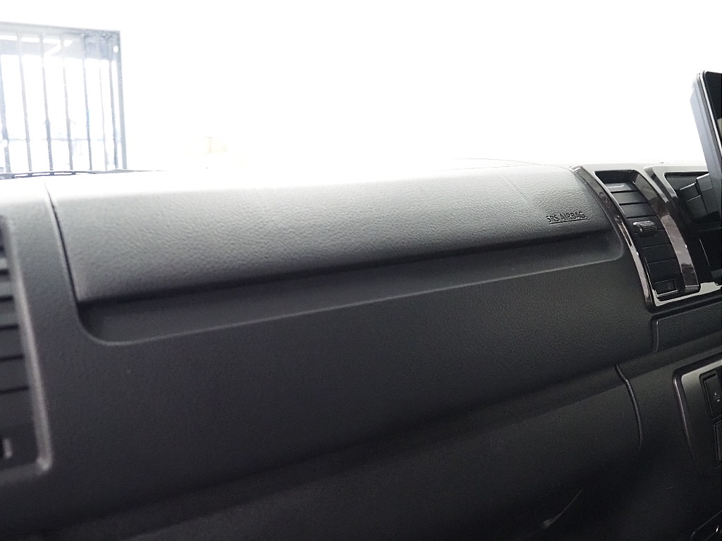 【Ｒ3年式/ハイエースバン/ディーゼル4ＷＤ/両側小窓付き】新品ホイール＆タイヤ付♪【全国納車可能】