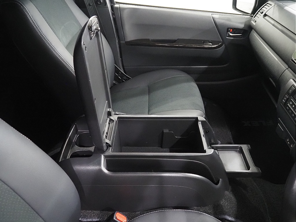 【Ｒ3年式/ハイエースバン/ディーゼル4ＷＤ/両側小窓付き】新品ホイール＆タイヤ付♪【全国納車可能】