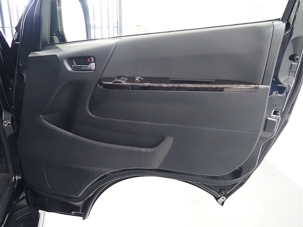 【Ｒ3年式/ハイエースバン/ディーゼル4ＷＤ/両側小窓付き】新品ホイール＆タイヤ付♪【全国納車可能】