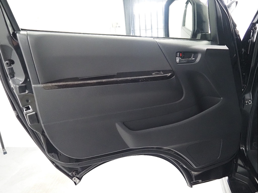 【Ｒ3年式/ハイエースバン/ディーゼル4ＷＤ/両側小窓付き】新品ホイール＆タイヤ付♪【全国納車可能】