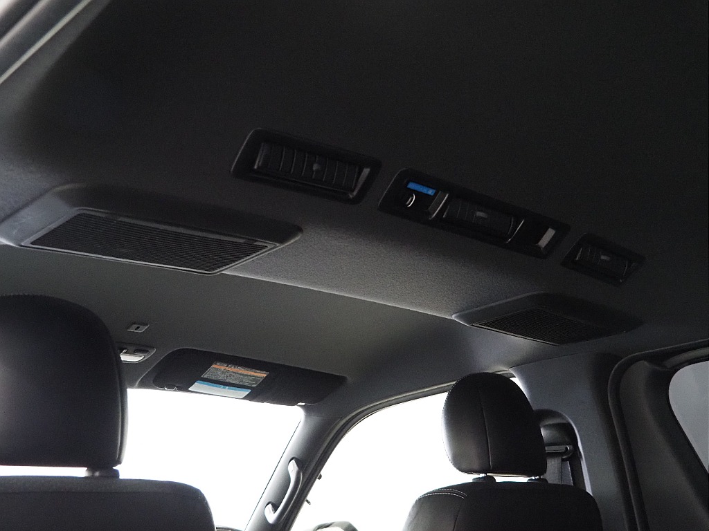 【Ｒ3年式/ハイエースバン/ディーゼル4ＷＤ/両側小窓付き】新品ホイール＆タイヤ付♪【全国納車可能】