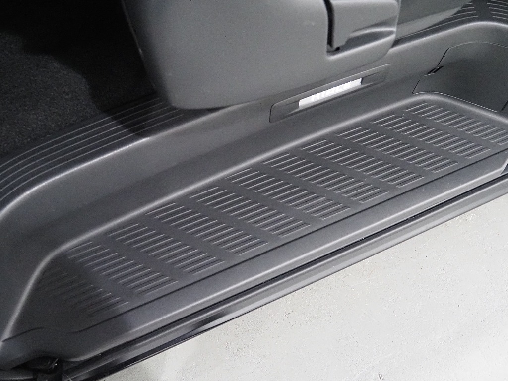 【Ｒ3年式/ハイエースバン/ディーゼル4ＷＤ/両側小窓付き】新品ホイール＆タイヤ付♪【全国納車可能】