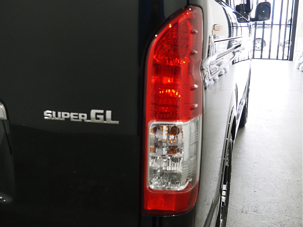 【Ｒ3年式/ハイエースバン/ディーゼル4ＷＤ/両側小窓付き】新品ホイール＆タイヤ付♪【全国納車可能】