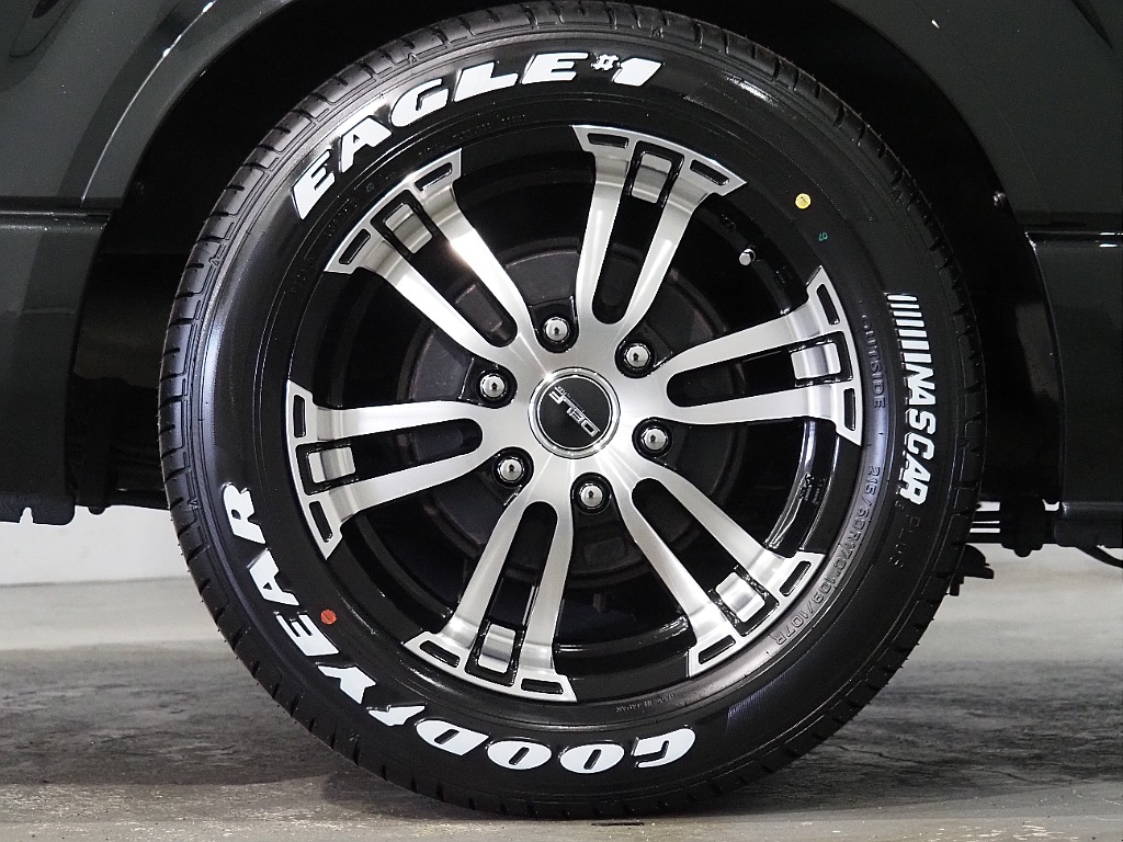 【Ｒ3年式/ハイエースバン/ディーゼル4ＷＤ/両側小窓付き】新品ホイール＆タイヤ付♪【全国納車可能】