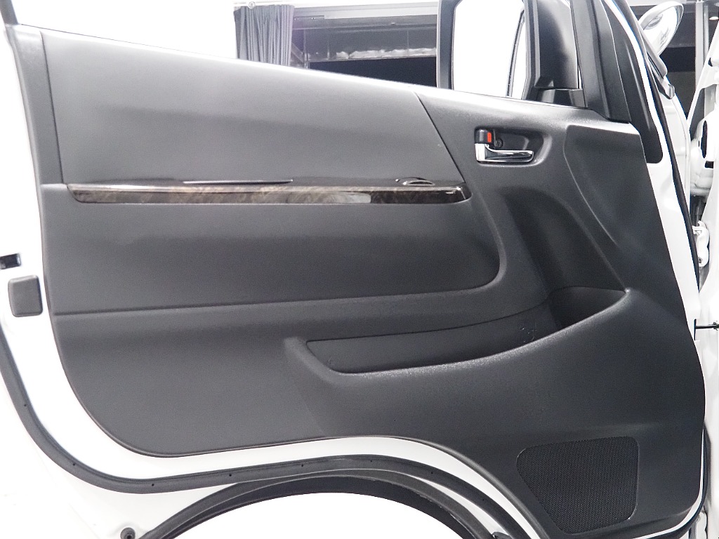 【R4年式/ハイエースバン/ディーゼル4WD/DARKPRIMEⅡ】オフロード×BLACKEDITION【全国納車可能】