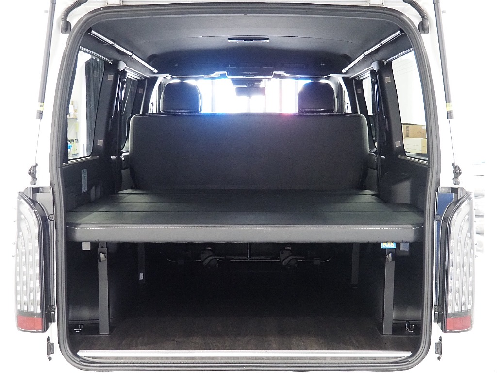 【R４年式/ハイエースバン/DARKPRIMEⅡ/フローリング施工】リア5面カーテン♪【全国納車可能】