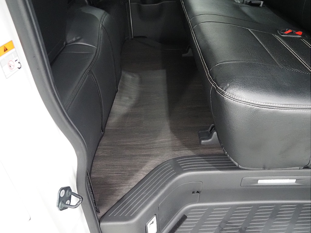 【R４年式/ハイエースバン/DARKPRIMEⅡ/フローリング施工】リア5面カーテン♪【全国納車可能】