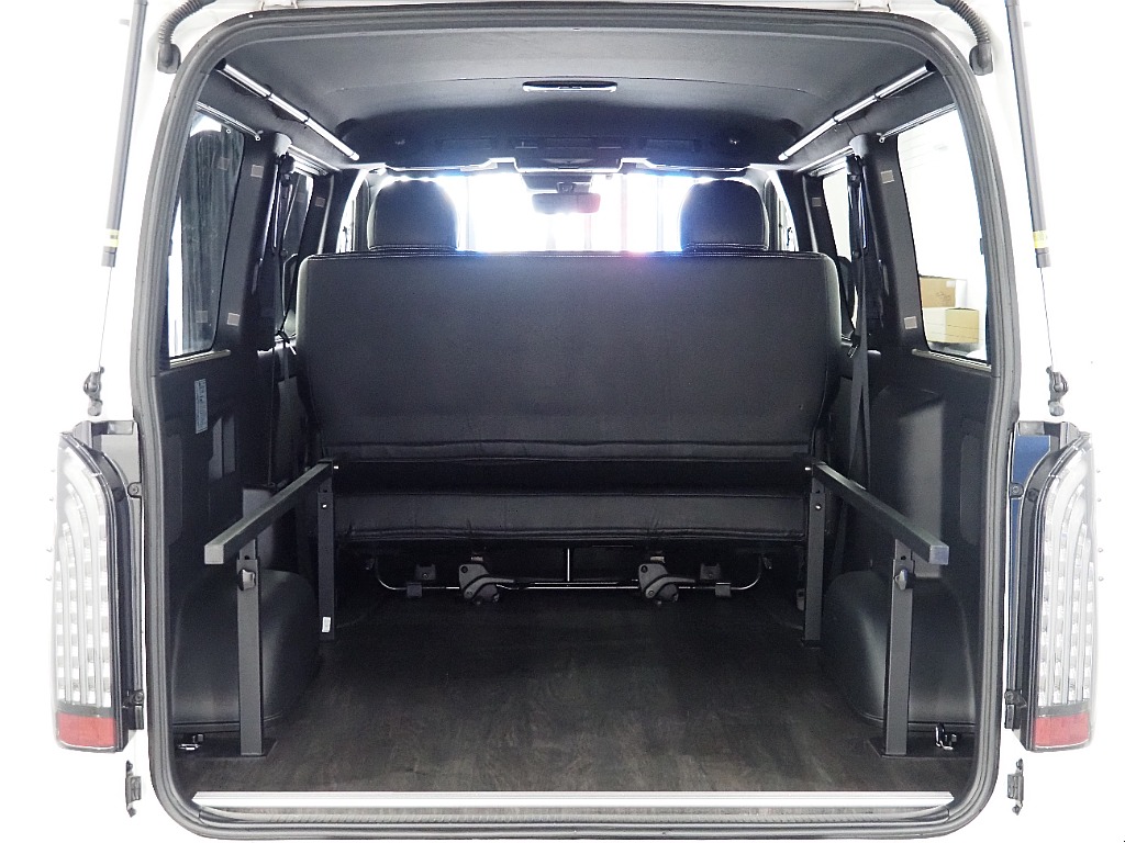 【R４年式/ハイエースバン/DARKPRIMEⅡ/フローリング施工】リア5面カーテン♪【全国納車可能】