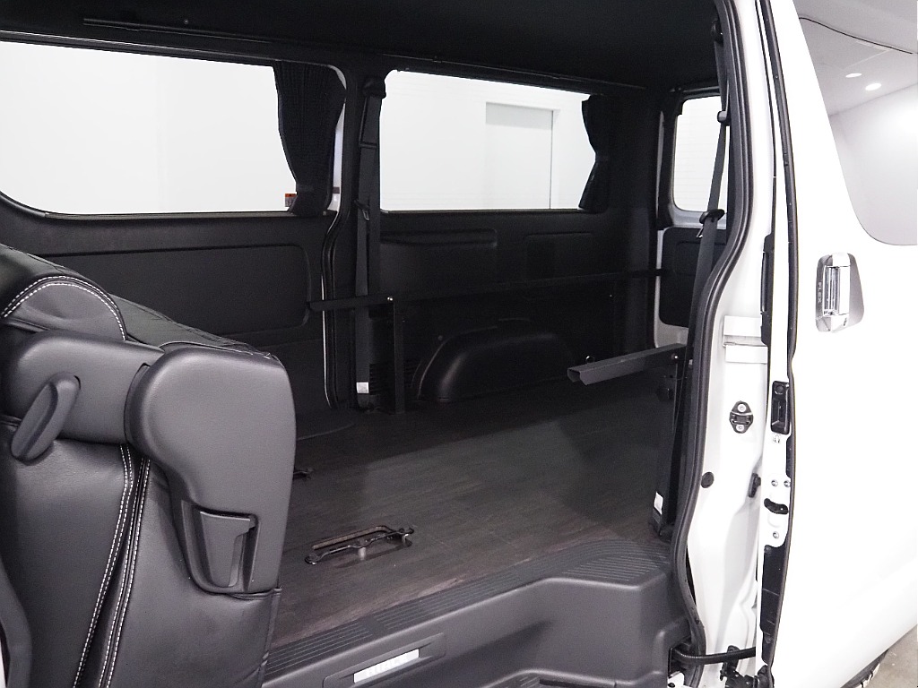 【R４年式/ハイエースバン/DARKPRIMEⅡ/フローリング施工】リア5面カーテン♪【全国納車可能】