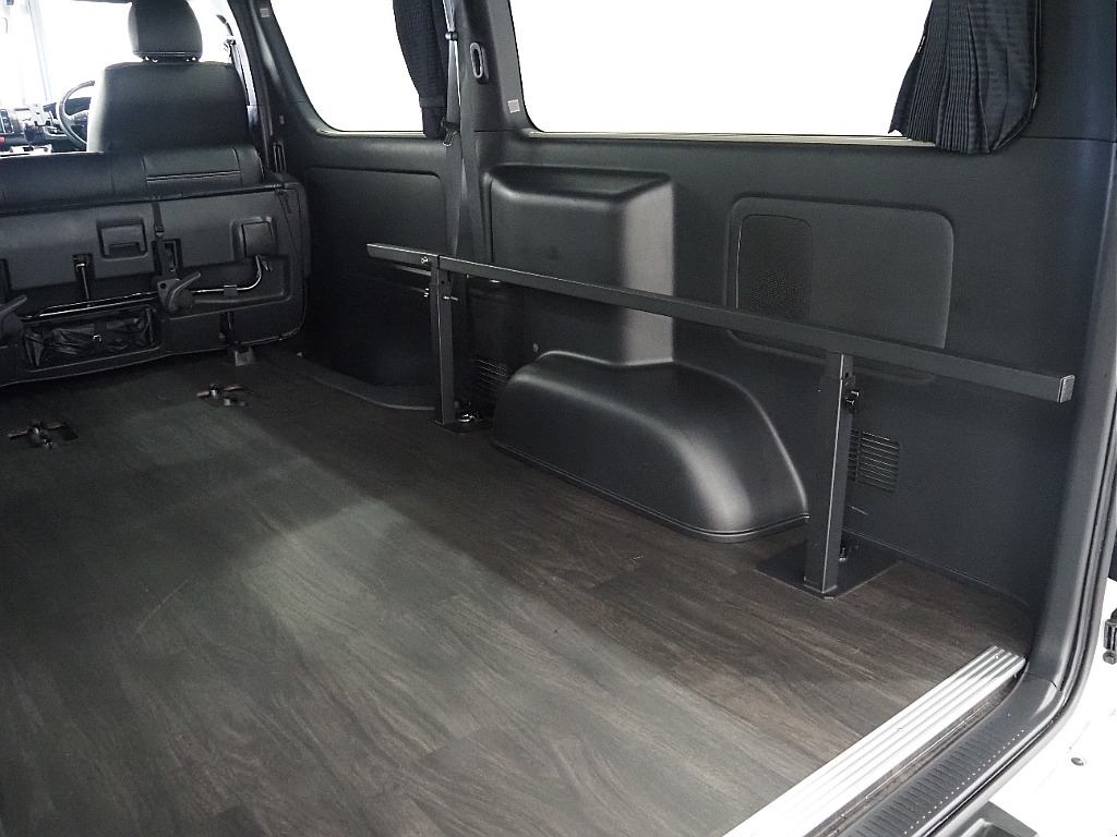 【R４年式/ハイエースバン/DARKPRIMEⅡ/フローリング施工】リア5面カーテン♪【全国納車可能】