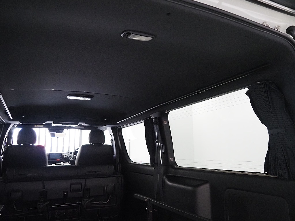 【R４年式/ハイエースバン/DARKPRIMEⅡ/フローリング施工】リア5面カーテン♪【全国納車可能】