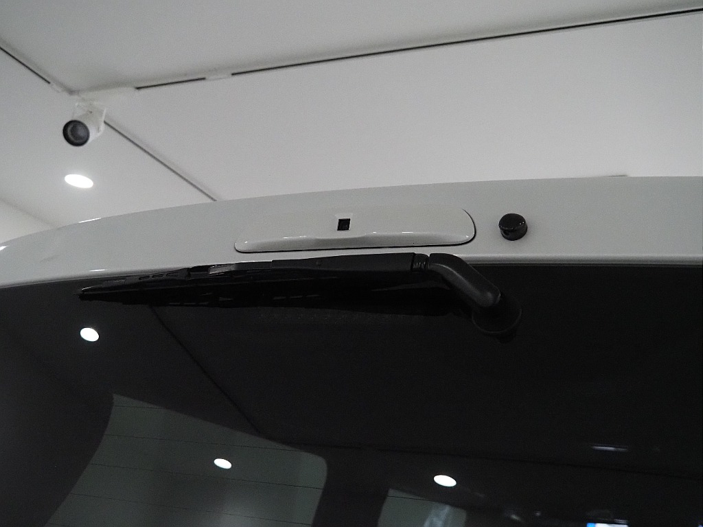 【R４年式/ハイエースバン/DARKPRIMEⅡ/フローリング施工】リア5面カーテン♪【全国納車可能】