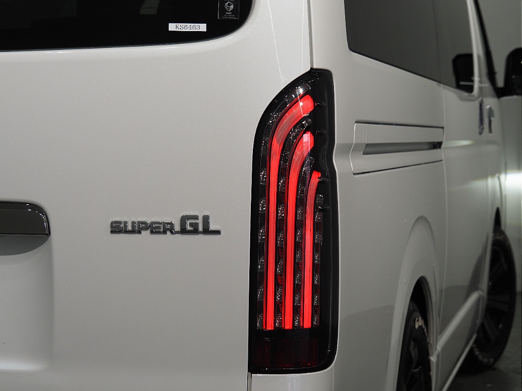 【R４年式/ハイエースバン/DARKPRIMEⅡ/フローリング施工】リア5面カーテン♪【全国納車可能】