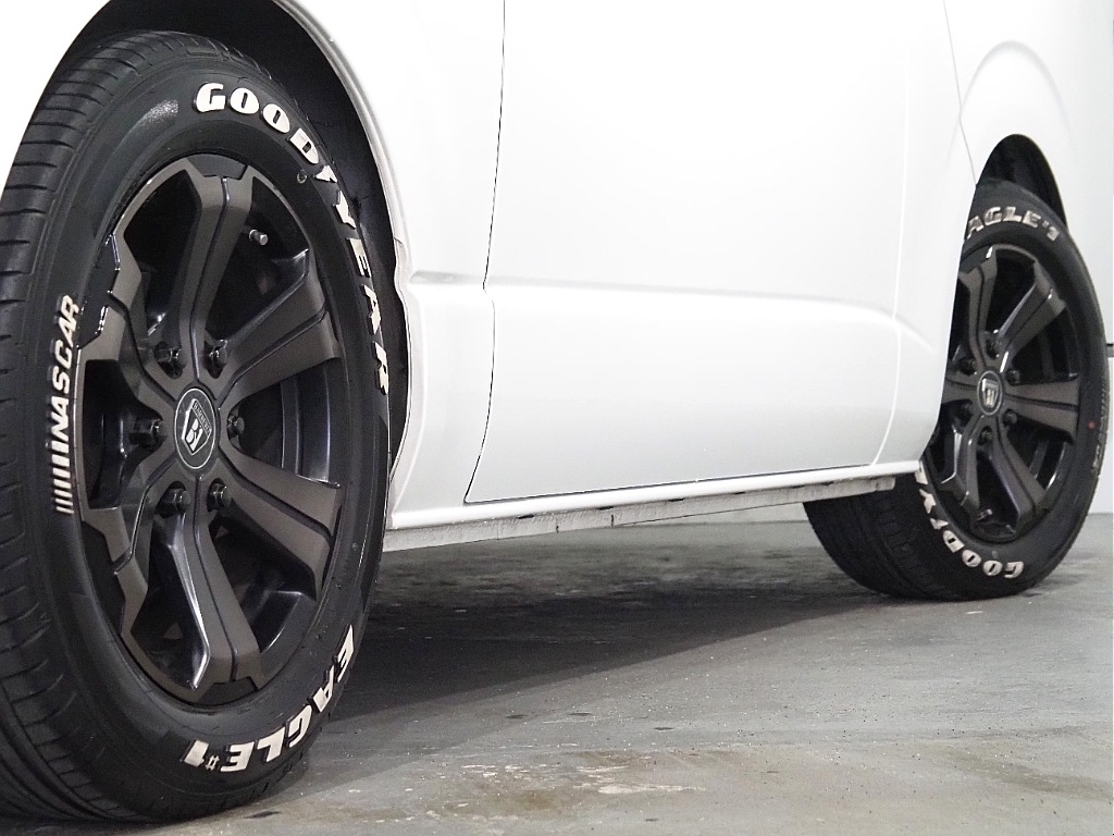 【R４年式/ハイエースバン/DARKPRIMEⅡ/フローリング施工】リア5面カーテン♪【全国納車可能】