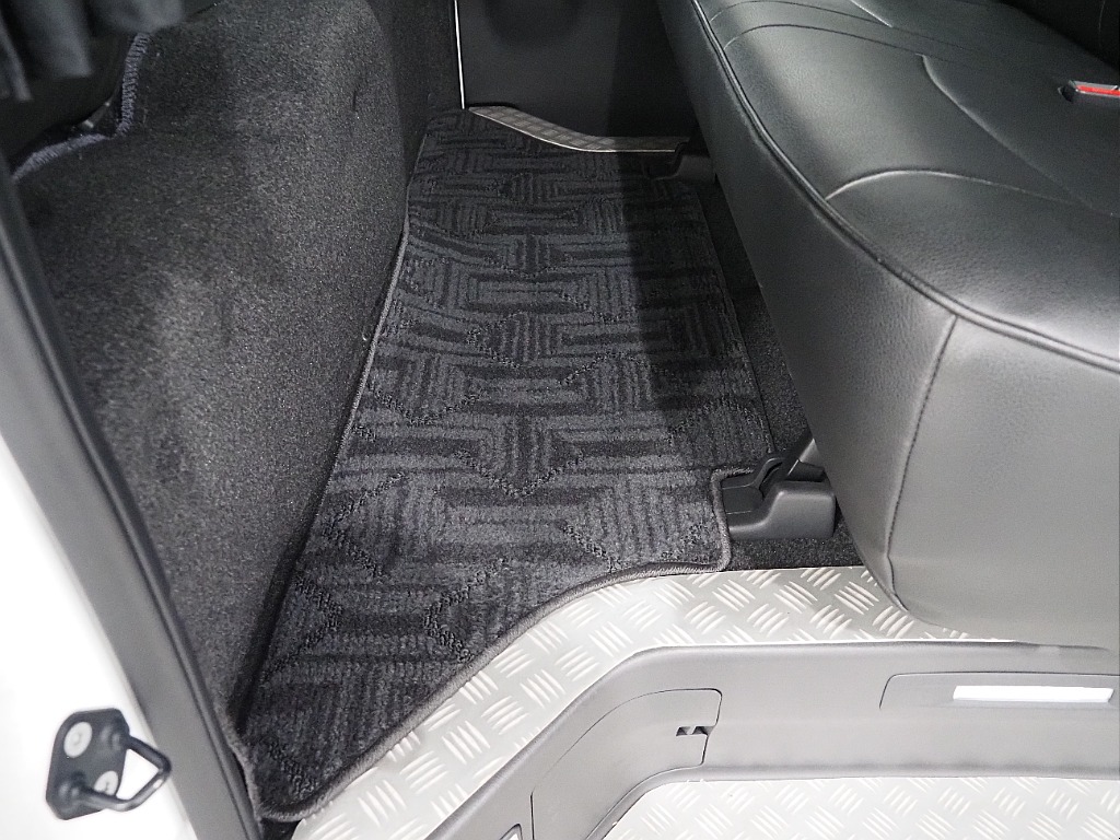 【5型/ディーゼル4WD/DARKRIMEⅡ/両側パワースライドドア】お買い得車両！新品パーツ多数インストール！【全国納車可能】