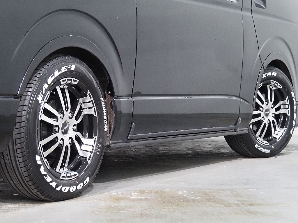 【H30年式/ハイエースワイドバン/ガソリン2.7L4WD/両側小窓付き】フローリング×ベッドキッド