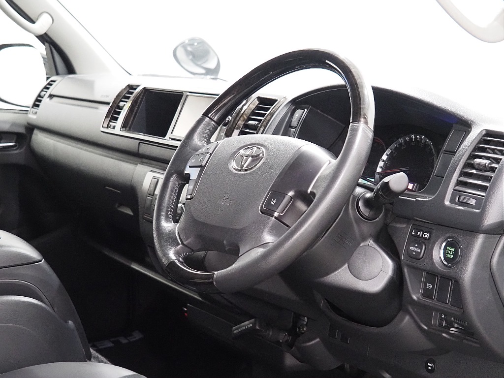 【H30年式/ハイエースワイドバン/ガソリン2.7L4WD/両側小窓付き】フローリング×ベッドキッド