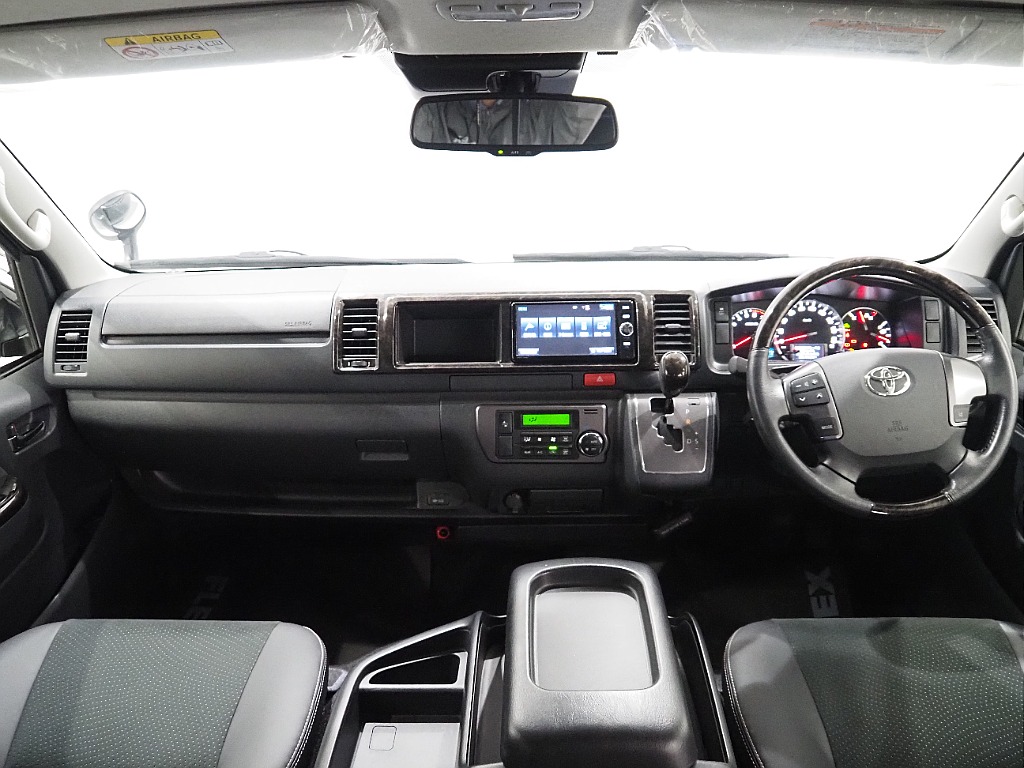 【H30年式/ハイエースワイドバン/ガソリン2.7L4WD/両側小窓付き】フローリング×ベッドキッド