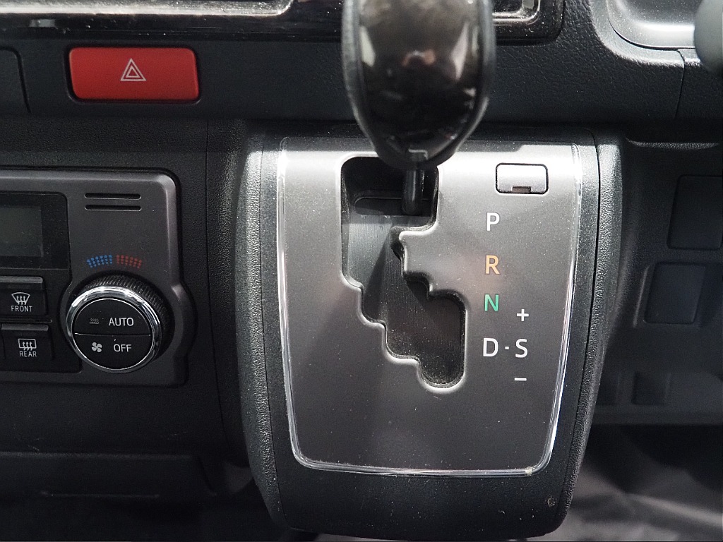 【H30年式/ハイエースワイドバン/ガソリン2.7L4WD/両側小窓付き】フローリング×ベッドキッド