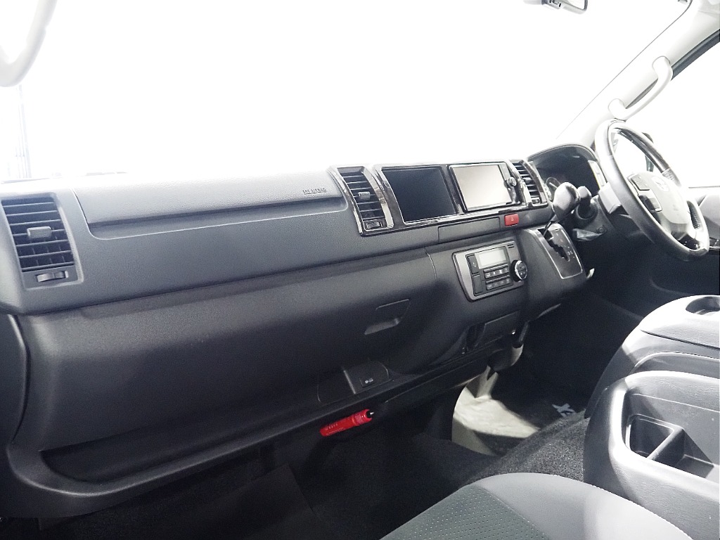 【H30年式/ハイエースワイドバン/ガソリン2.7L4WD/両側小窓付き】フローリング×ベッドキッド