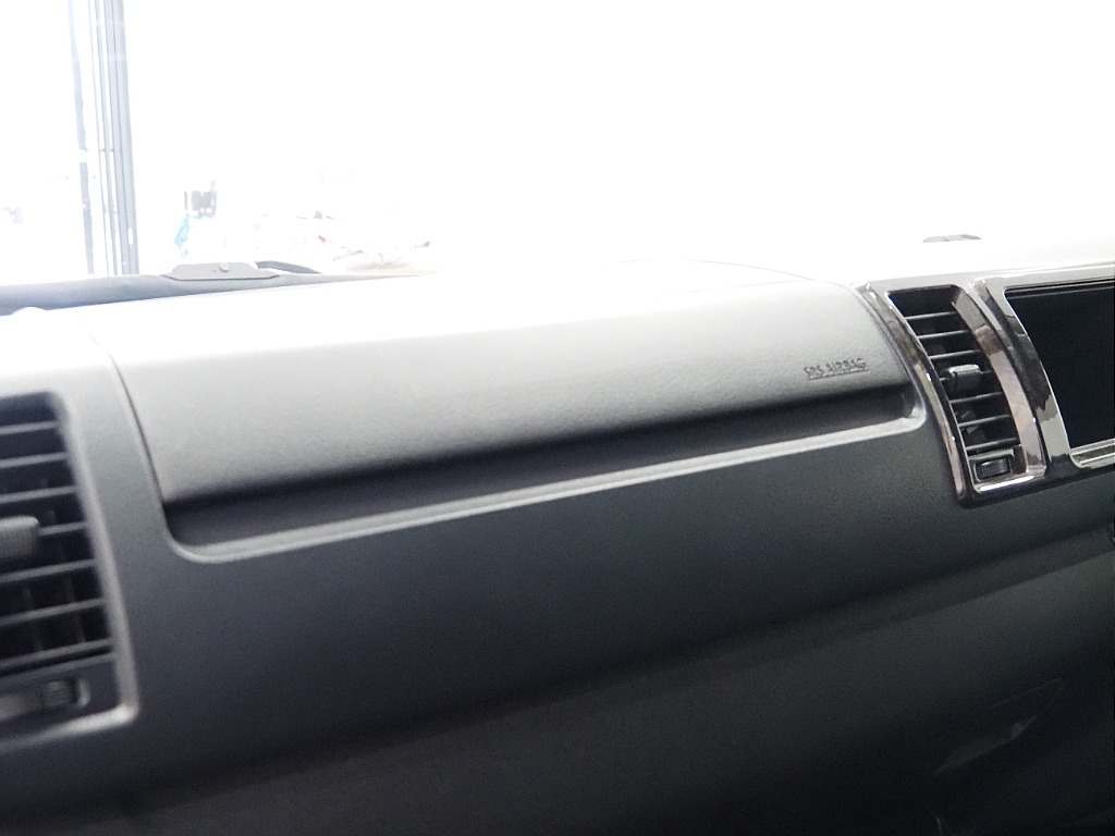 【H30年式/ハイエースワイドバン/ガソリン2.7L4WD/両側小窓付き】フローリング×ベッドキッド