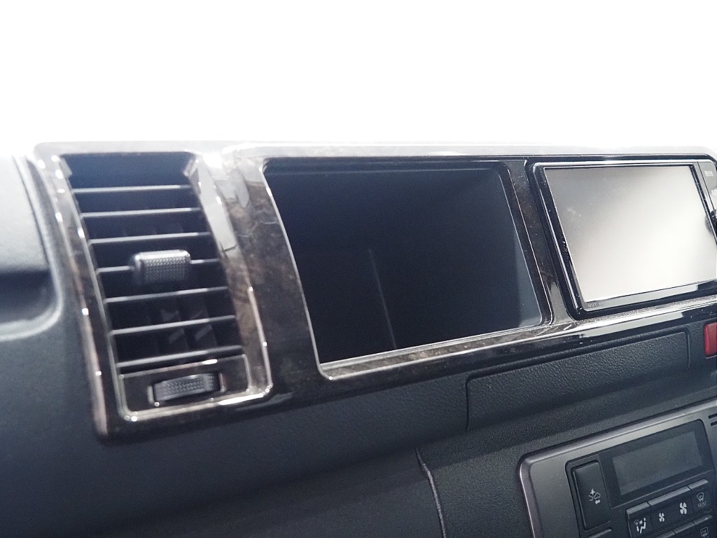 【H30年式/ハイエースワイドバン/ガソリン2.7L4WD/両側小窓付き】フローリング×ベッドキッド