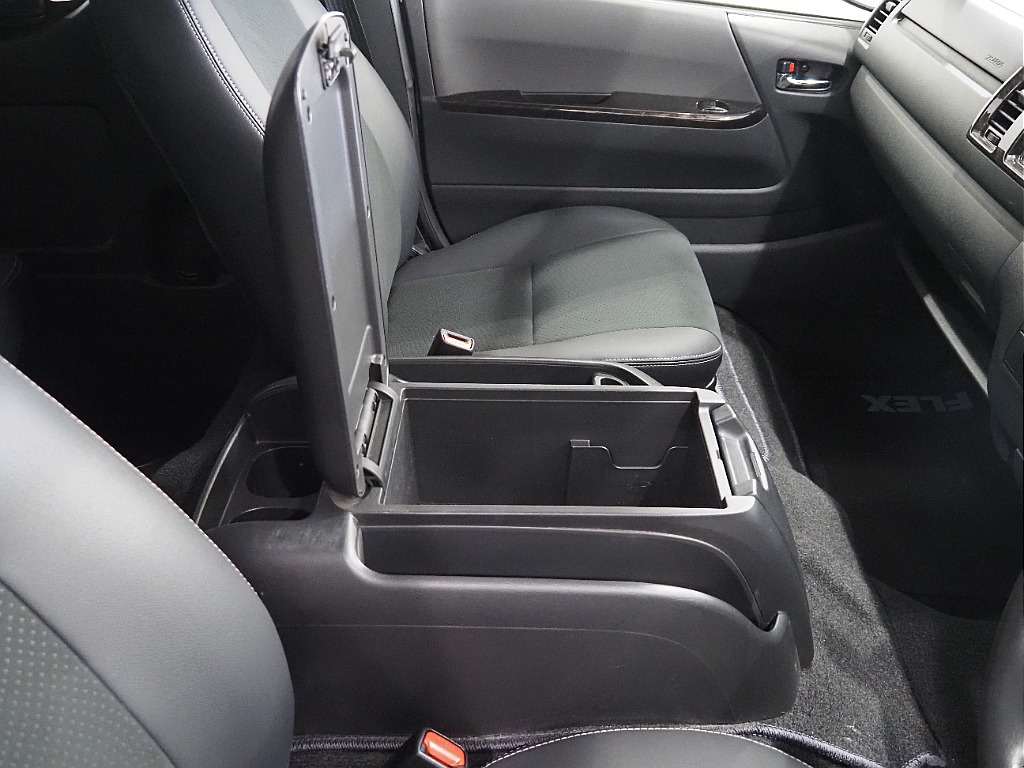 【H30年式/ハイエースワイドバン/ガソリン2.7L4WD/両側小窓付き】フローリング×ベッドキッド