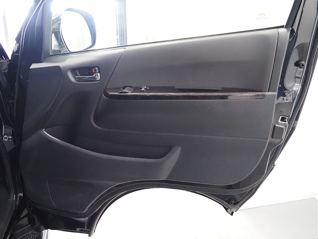 【H30年式/ハイエースワイドバン/ガソリン2.7L4WD/両側小窓付き】フローリング×ベッドキッド