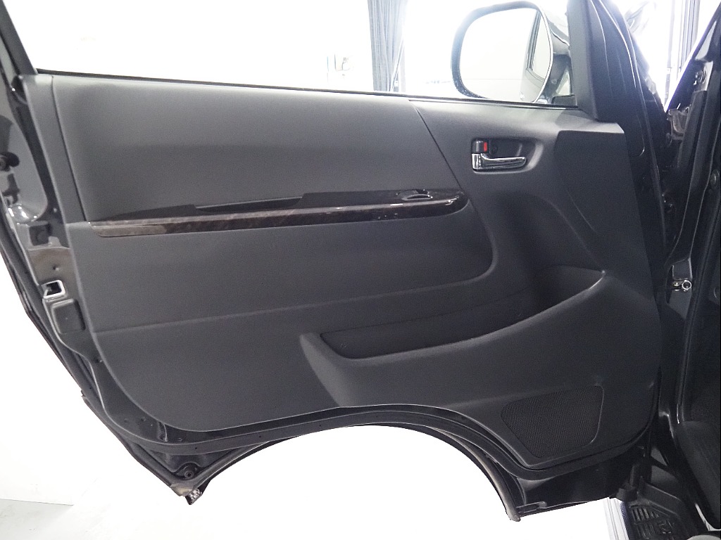 【H30年式/ハイエースワイドバン/ガソリン2.7L4WD/両側小窓付き】フローリング×ベッドキッド