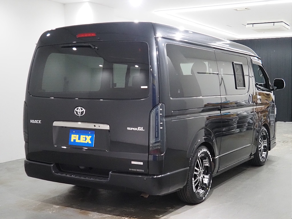 【H30年式/ハイエースワイドバン/ガソリン2.7L4WD/両側小窓付き】フローリング×ベッドキッド