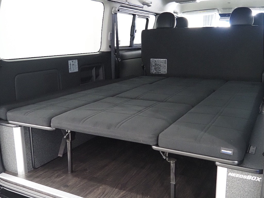 【H30年式/ハイエースワイドバン/ガソリン2.7L4WD/両側小窓付き】フローリング×ベッドキッド