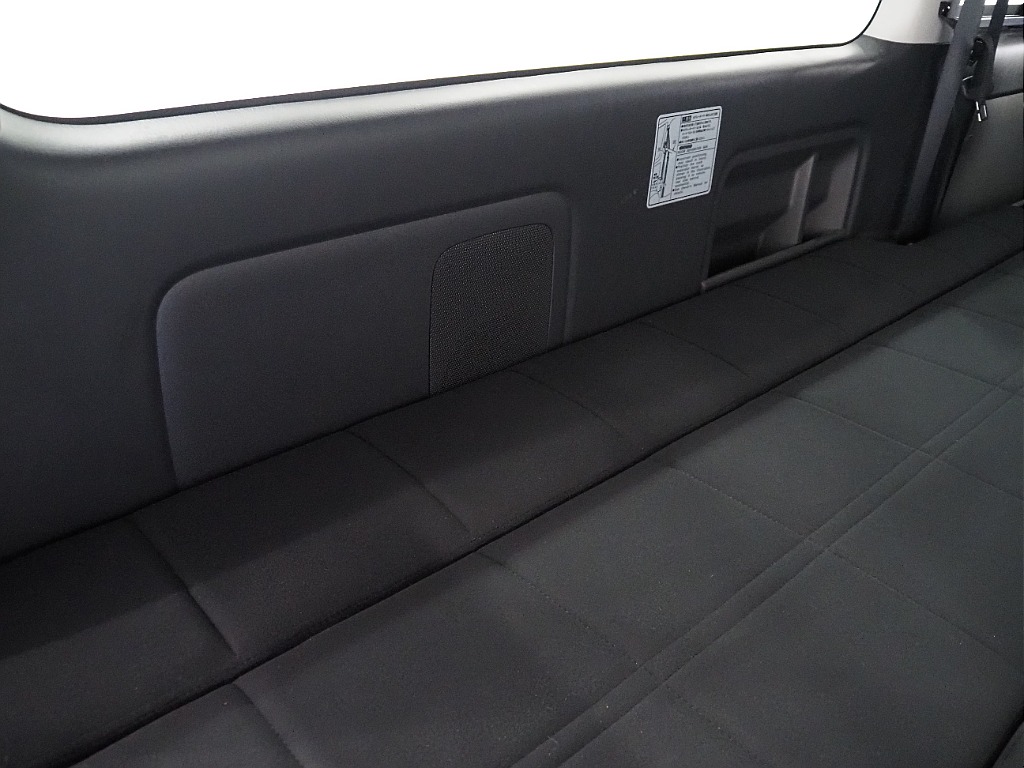 【H30年式/ハイエースワイドバン/ガソリン2.7L4WD/両側小窓付き】フローリング×ベッドキッド