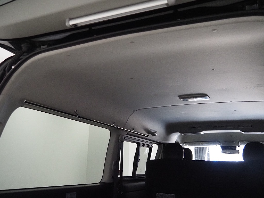 【H30年式/ハイエースワイドバン/ガソリン2.7L4WD/両側小窓付き】フローリング×ベッドキッド