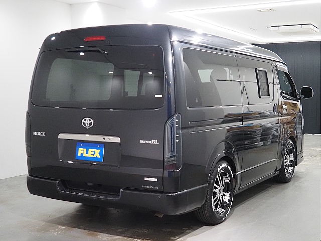 【H30年式/ハイエースワイドバン/ガソリン2.7L4WD/両側小窓付き】フローリング×ベッドキッド