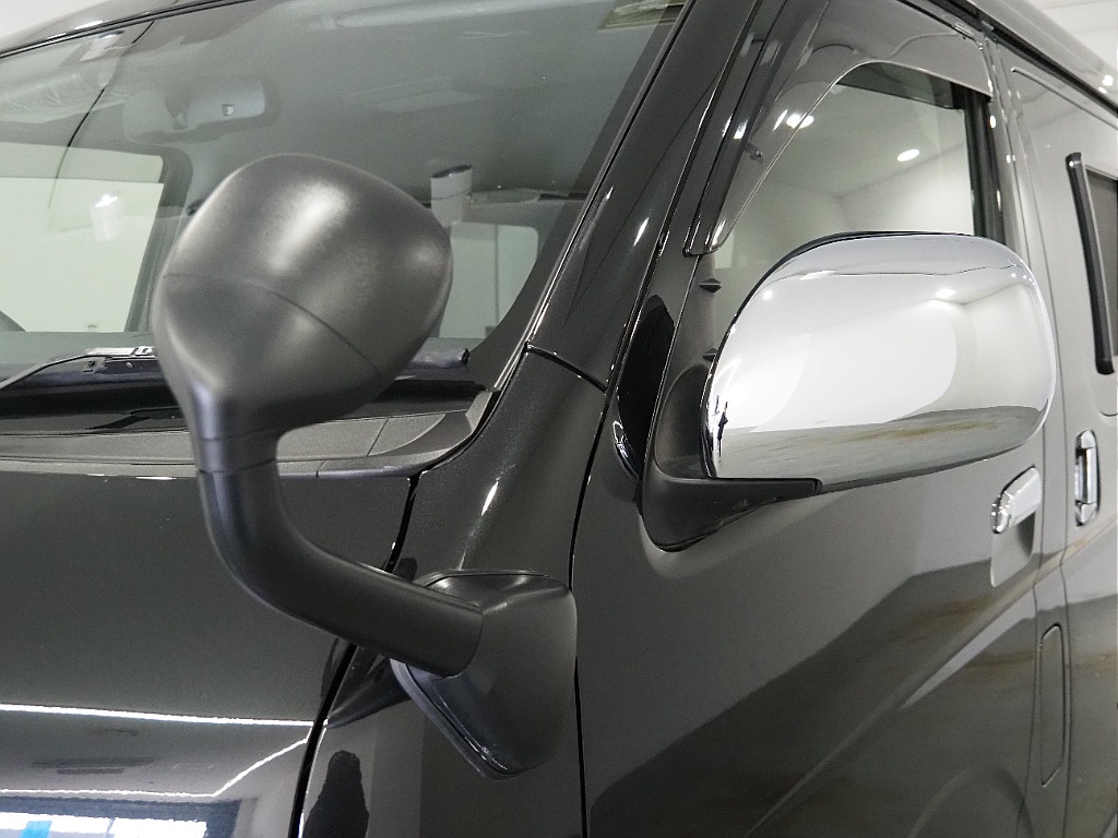 【H30年式/ハイエースワイドバン/ガソリン2.7L4WD/両側小窓付き】フローリング×ベッドキッド