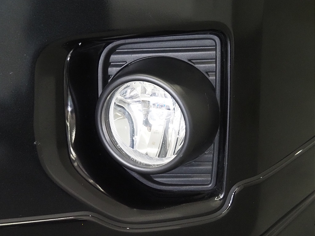 【H30年式/ハイエースワイドバン/ガソリン2.7L4WD/両側小窓付き】フローリング×ベッドキッド