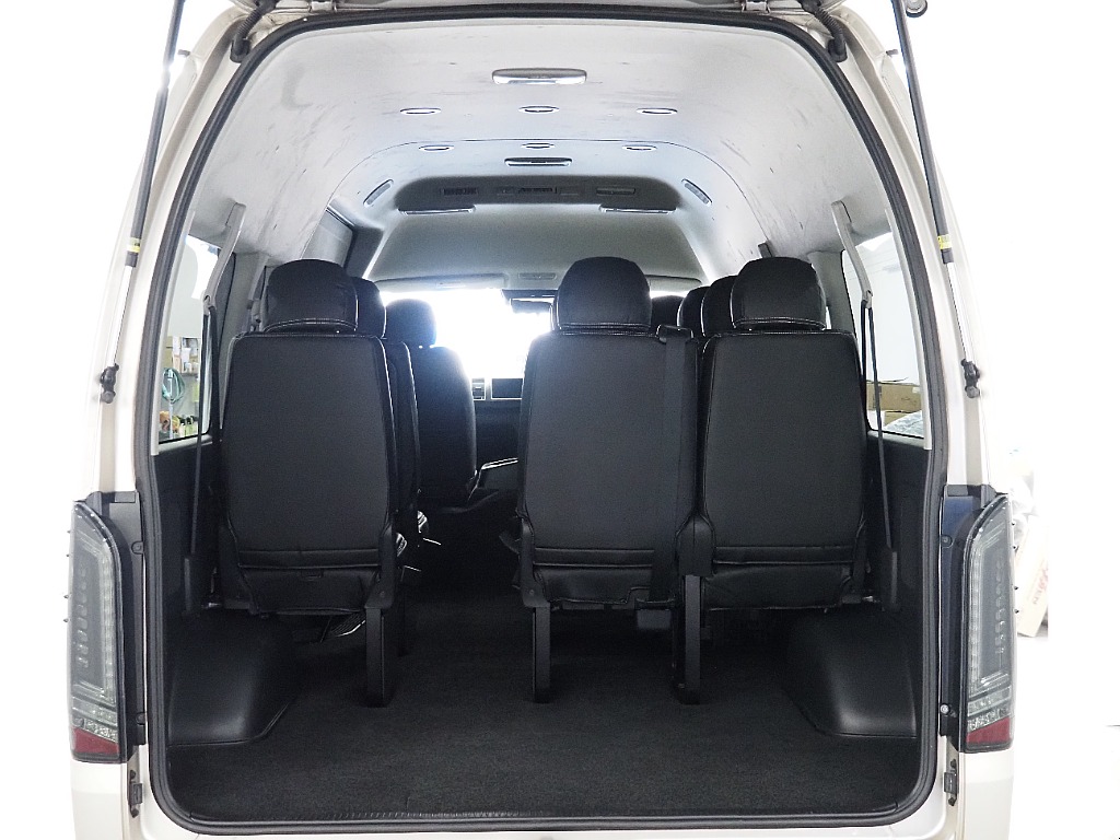 R4年式/グランドキャビン/4WD/３ナンバー10人乗り】ベージュメタリック×オフロードPKG【全国納車可能】